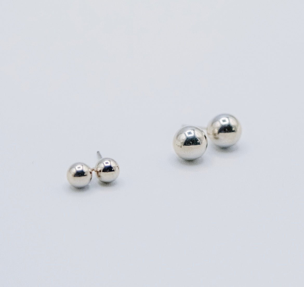 White Golden Glimmer Studs 5mm