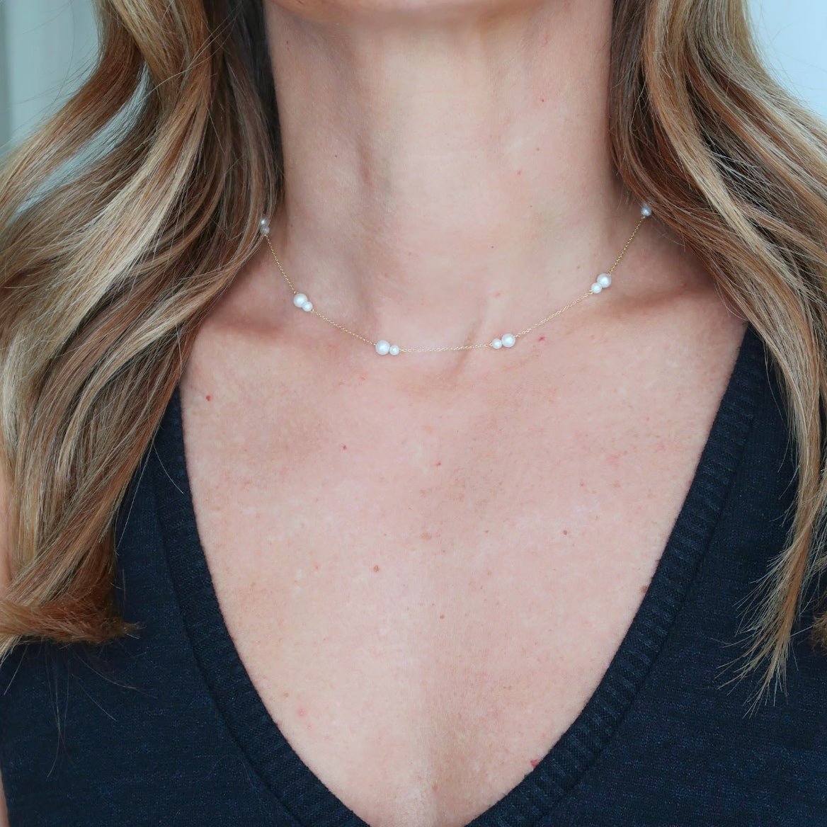 Wearing Cable Chain Pearl Necklace