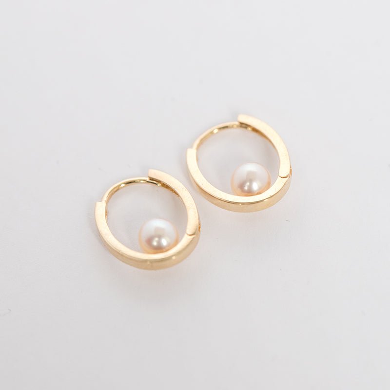 Pearl Oval Hoop