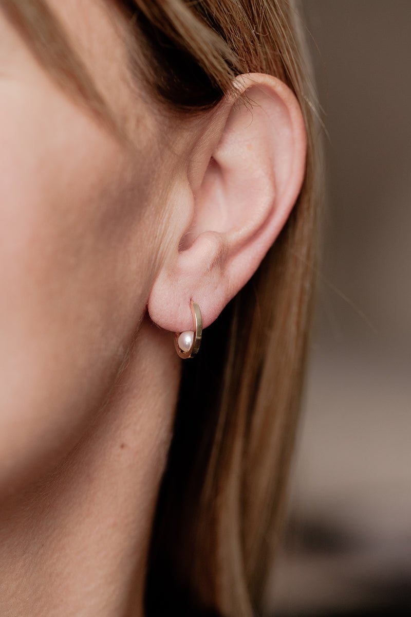 Pearl Oval Hoop