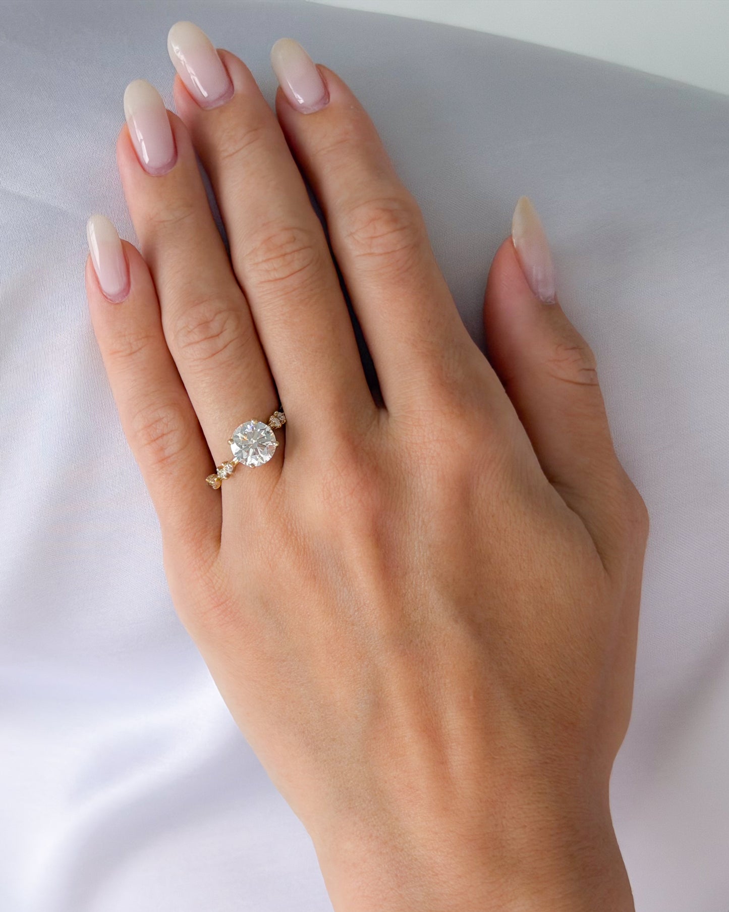 Elara Ring - Round Cut