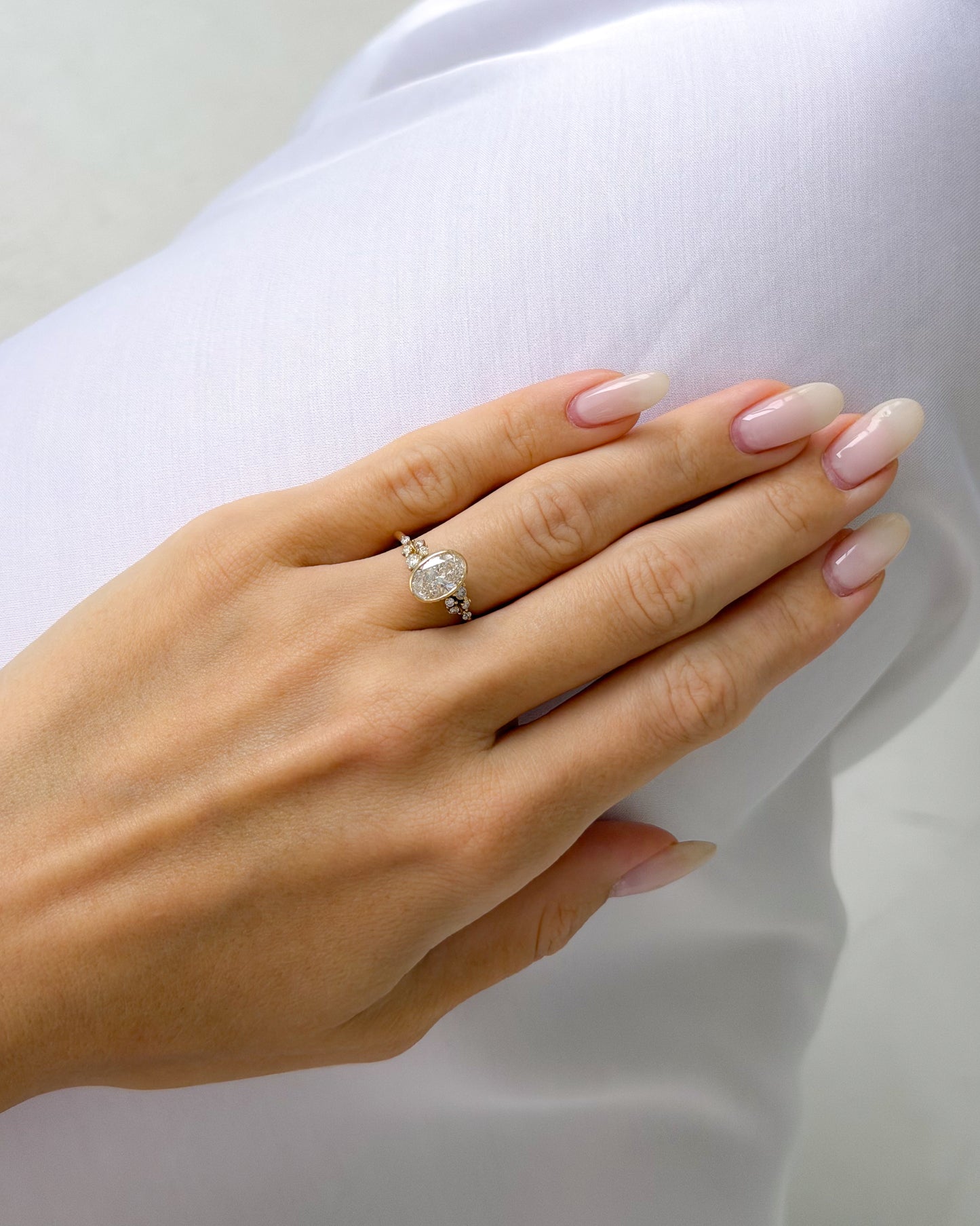 Juliette Ring — Oval Bezel
