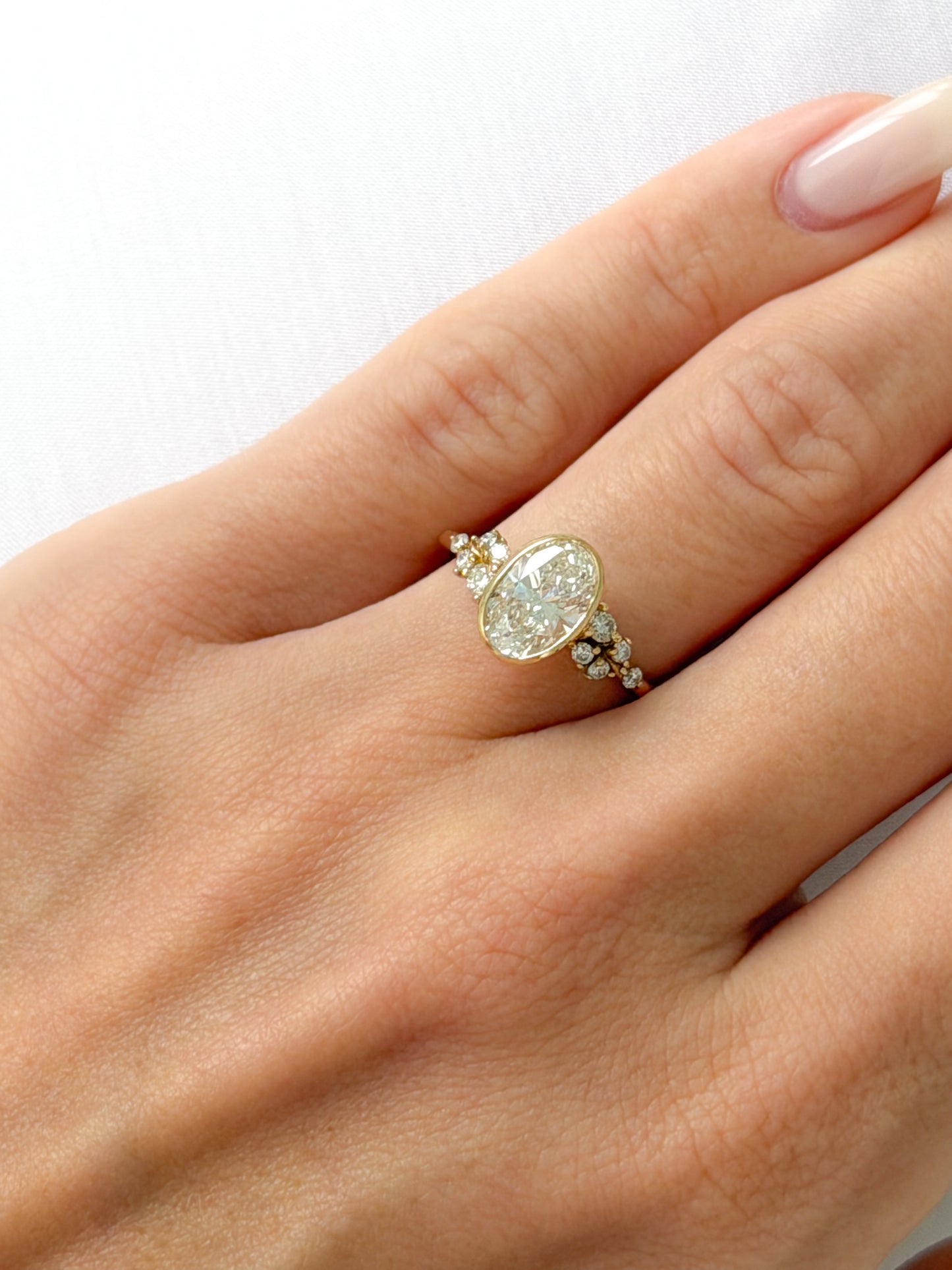 Juliette Ring — Oval Bezel