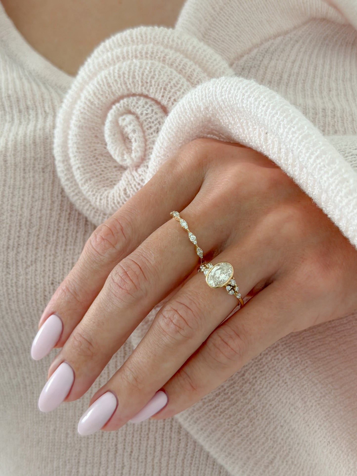Juliette Ring — Oval Bezel