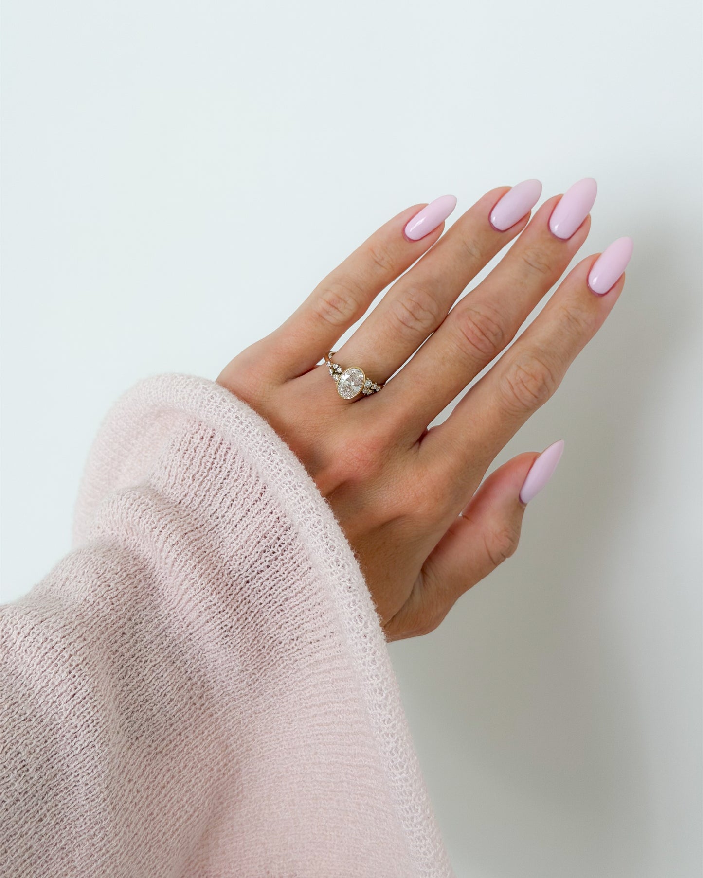 Juliette Ring — Oval Bezel