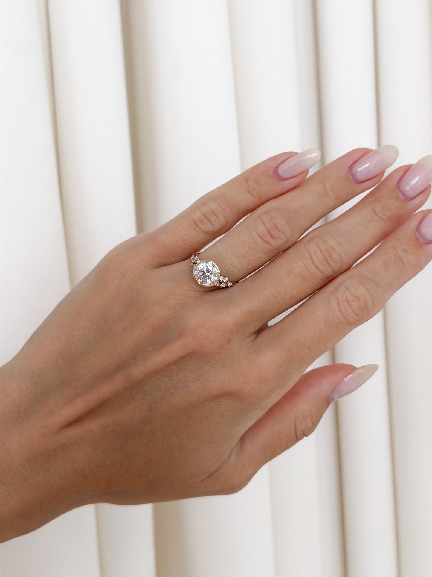 Maria Ring - Round Bezel