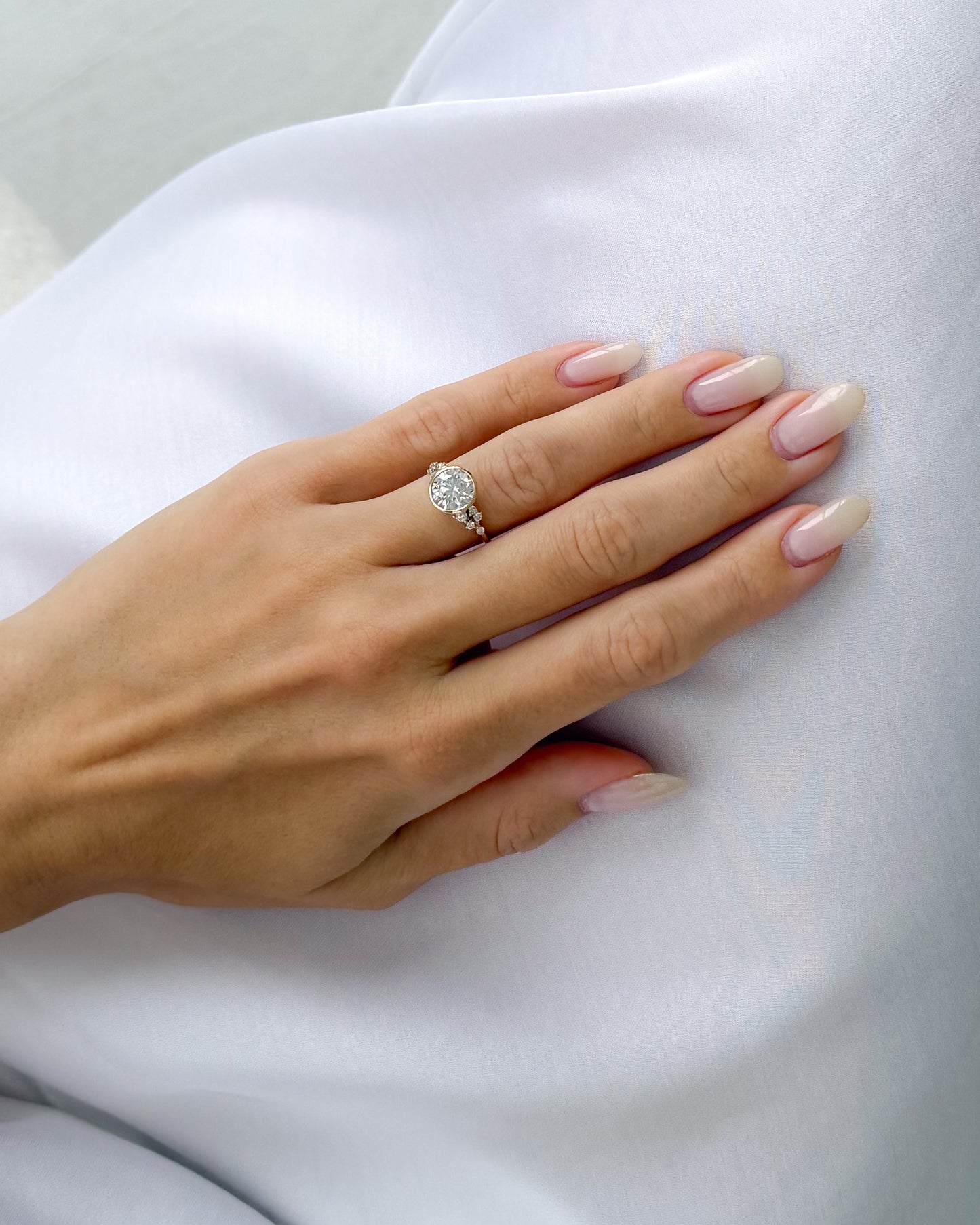 Maria Ring - Round Bezel