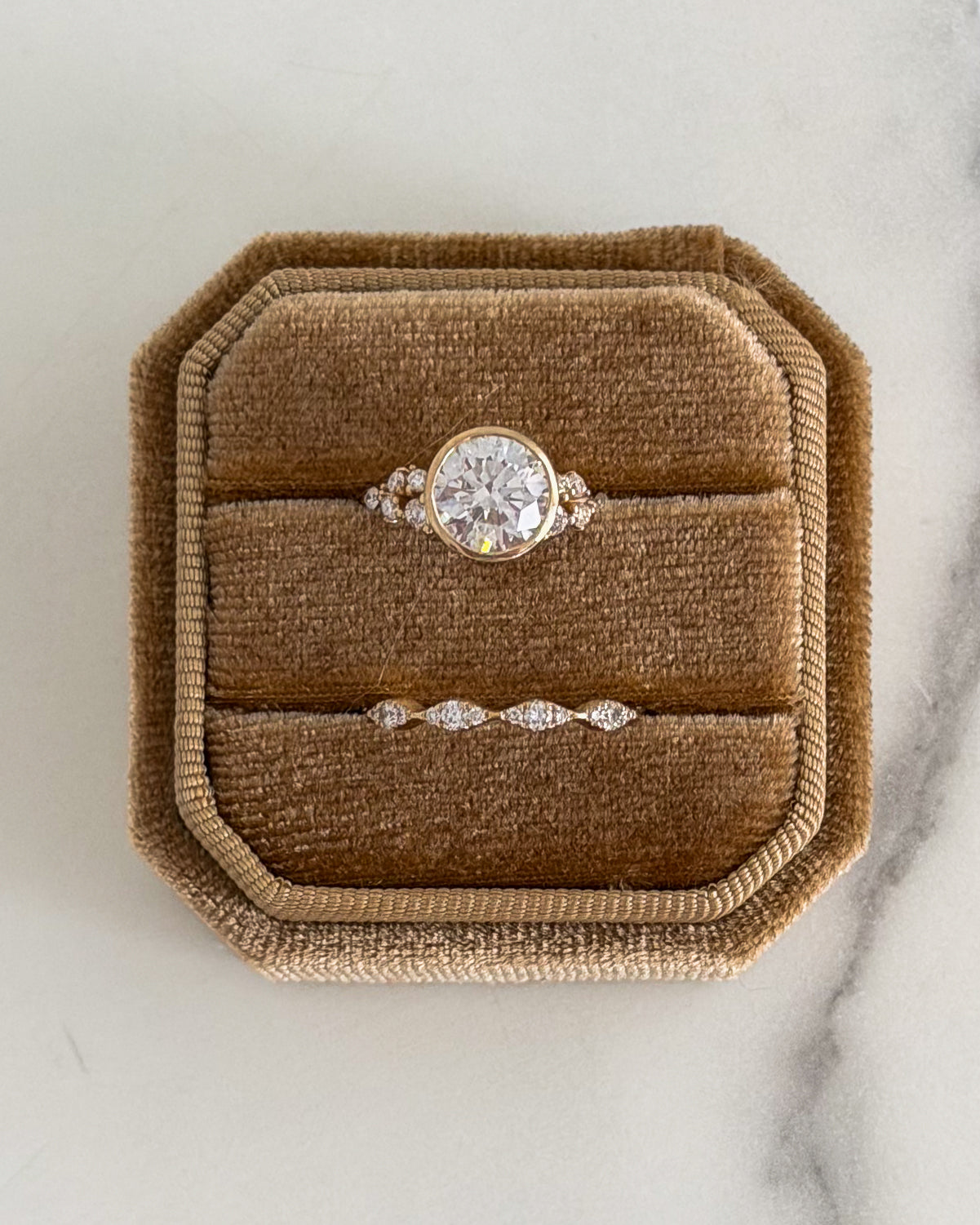 Maria Ring - Round Bezel