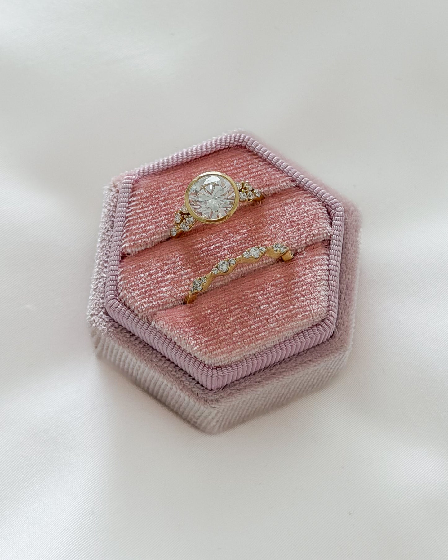 Maria Ring - Round Bezel