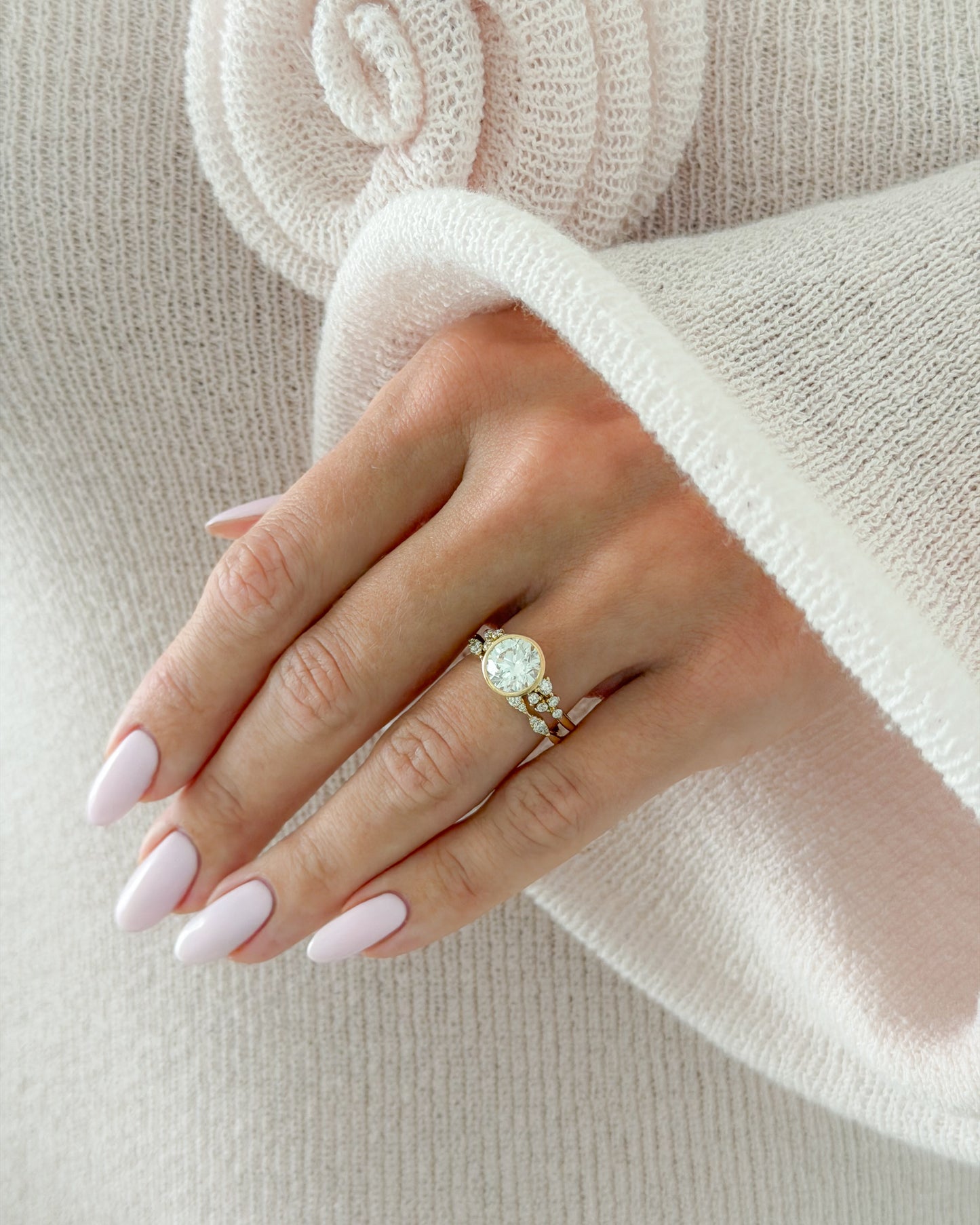 Maria Ring - Round Bezel