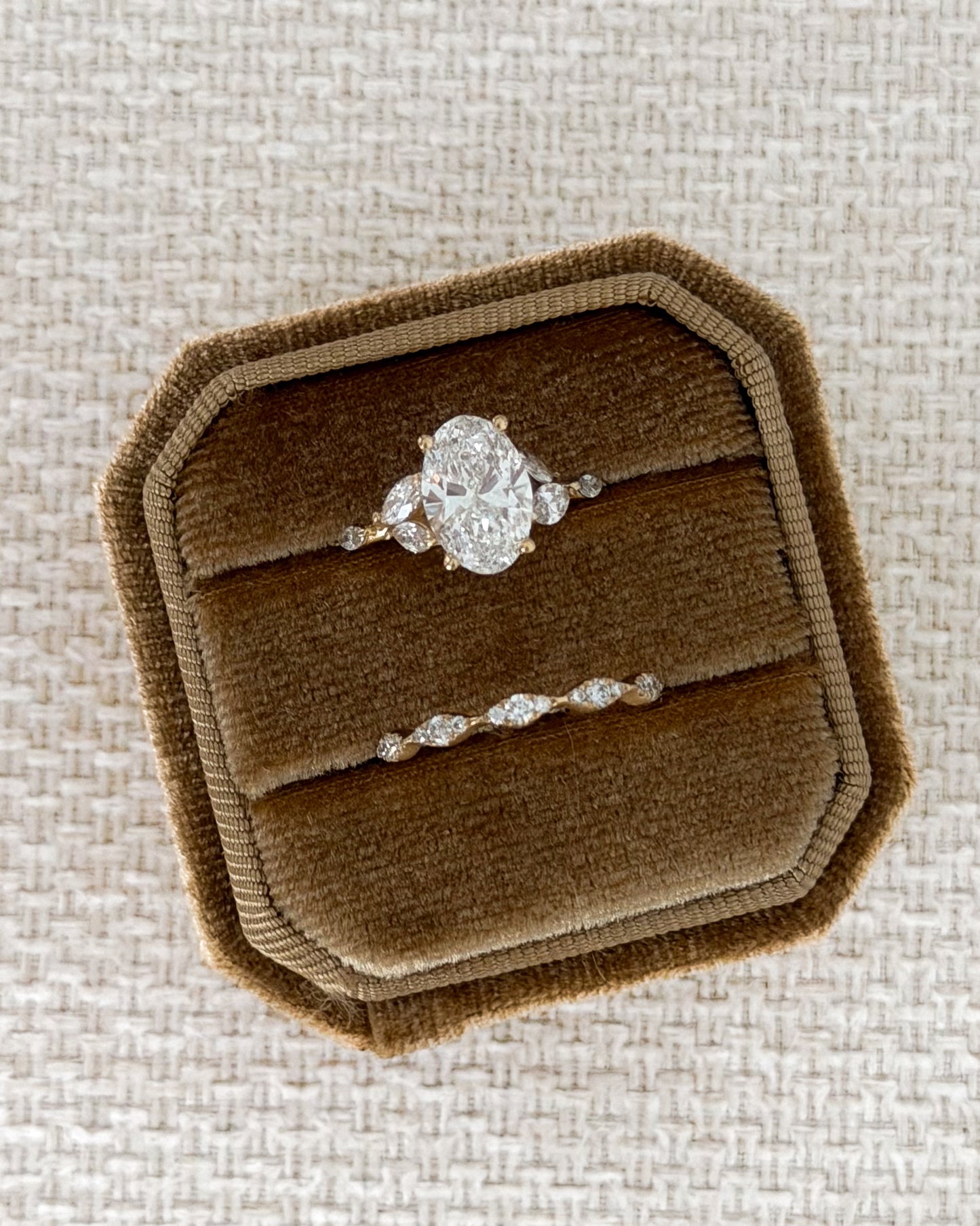 Vivienne Ring- Oval Cut