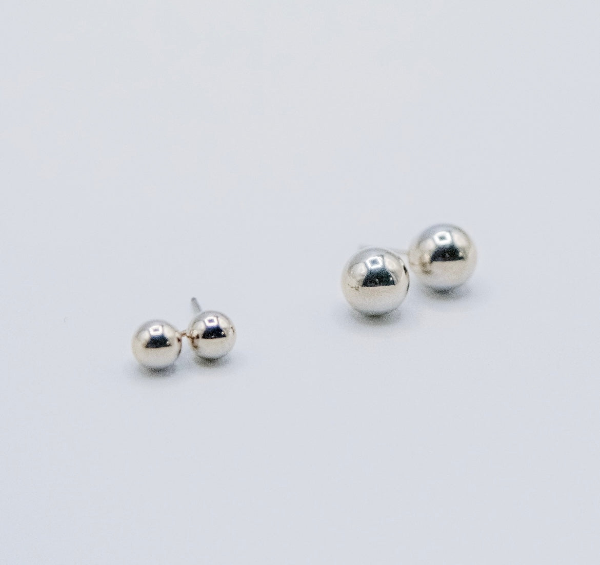 White Golden Glimmer Studs 5mm